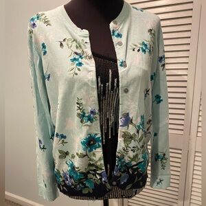KAREN SCOTT Cardigan w/ Button Front. Crew Neck. Pretty Aqua Floral Print.💙